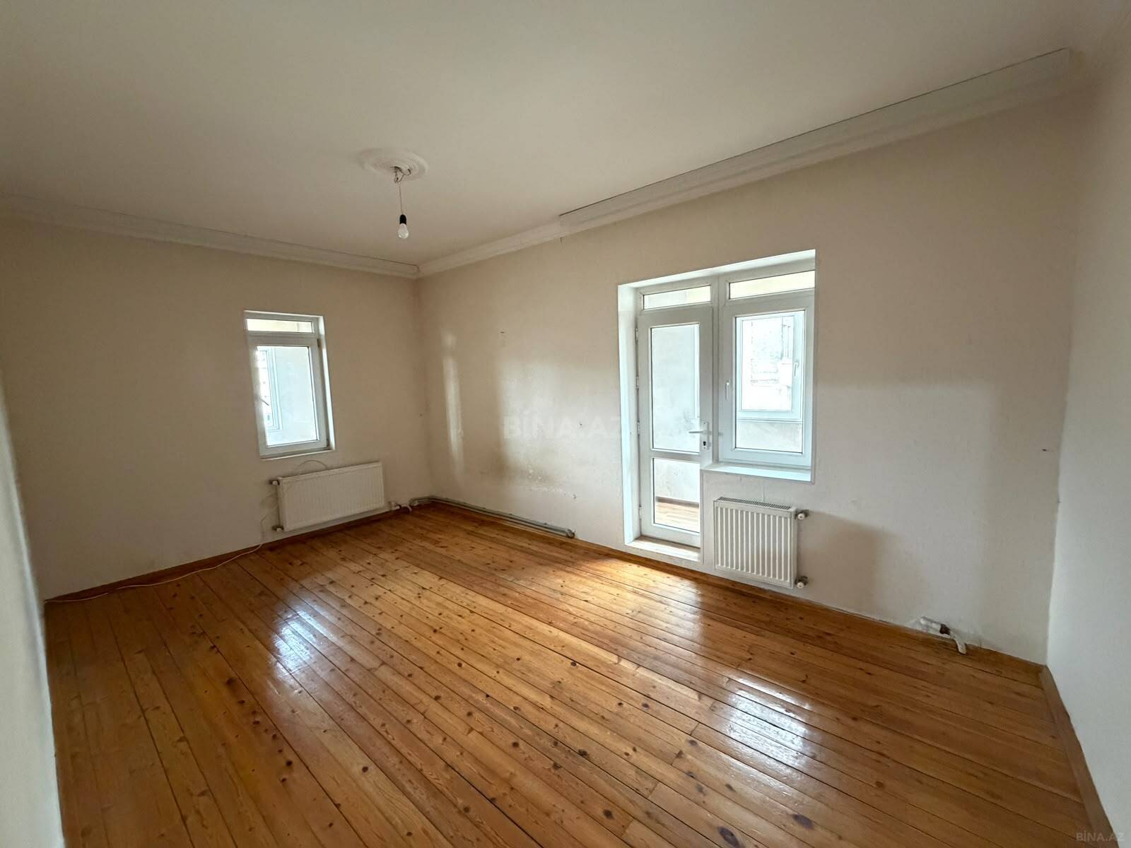 4 otaqlı Köhnə tikili, Xalqlar Dostluğu m., Bakı