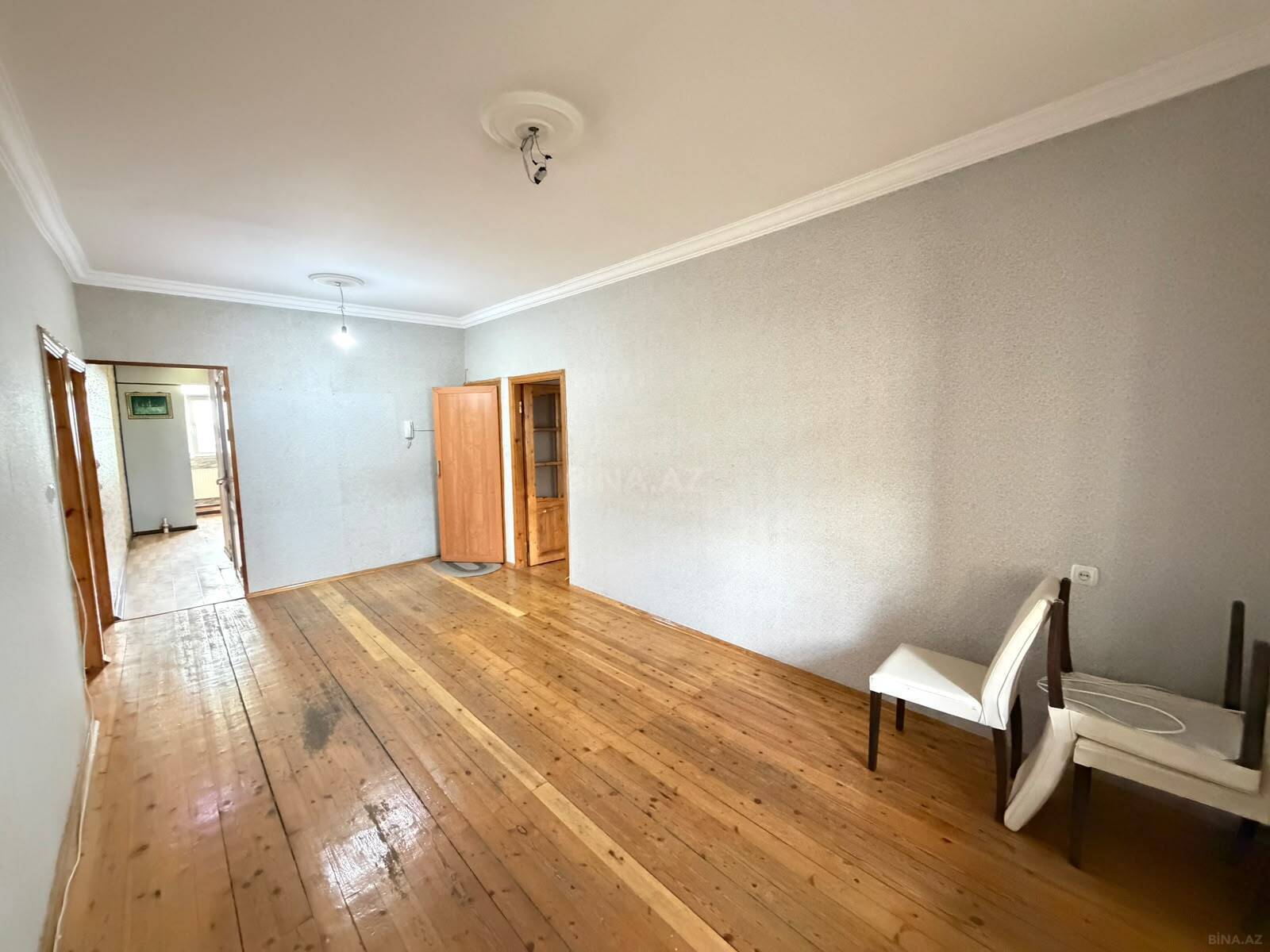 4 otaqlı Köhnə tikili, Xalqlar Dostluğu m., Bakı