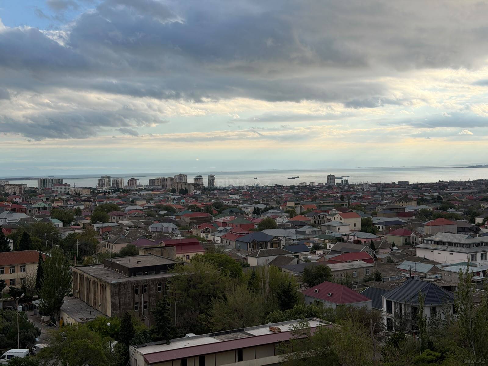 4 otaqlı Köhnə tikili, Xalqlar Dostluğu m., Bakı