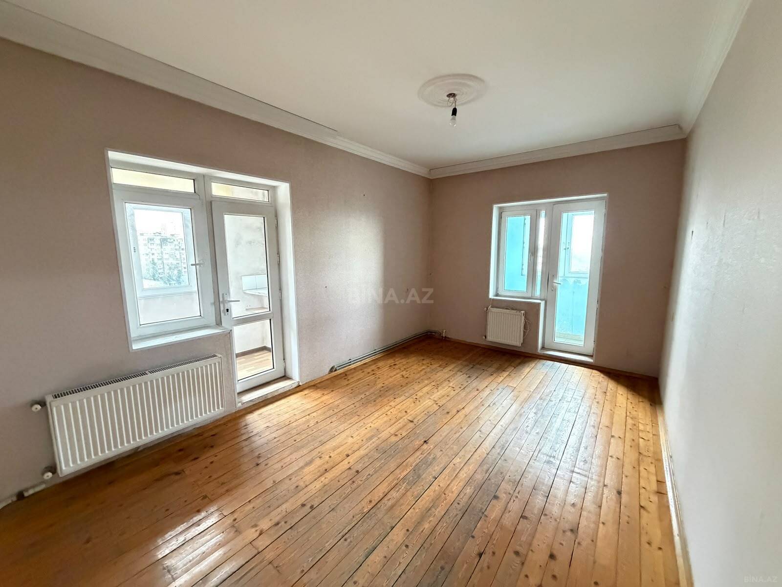 4 otaqlı Köhnə tikili, Xalqlar Dostluğu m., Bakı