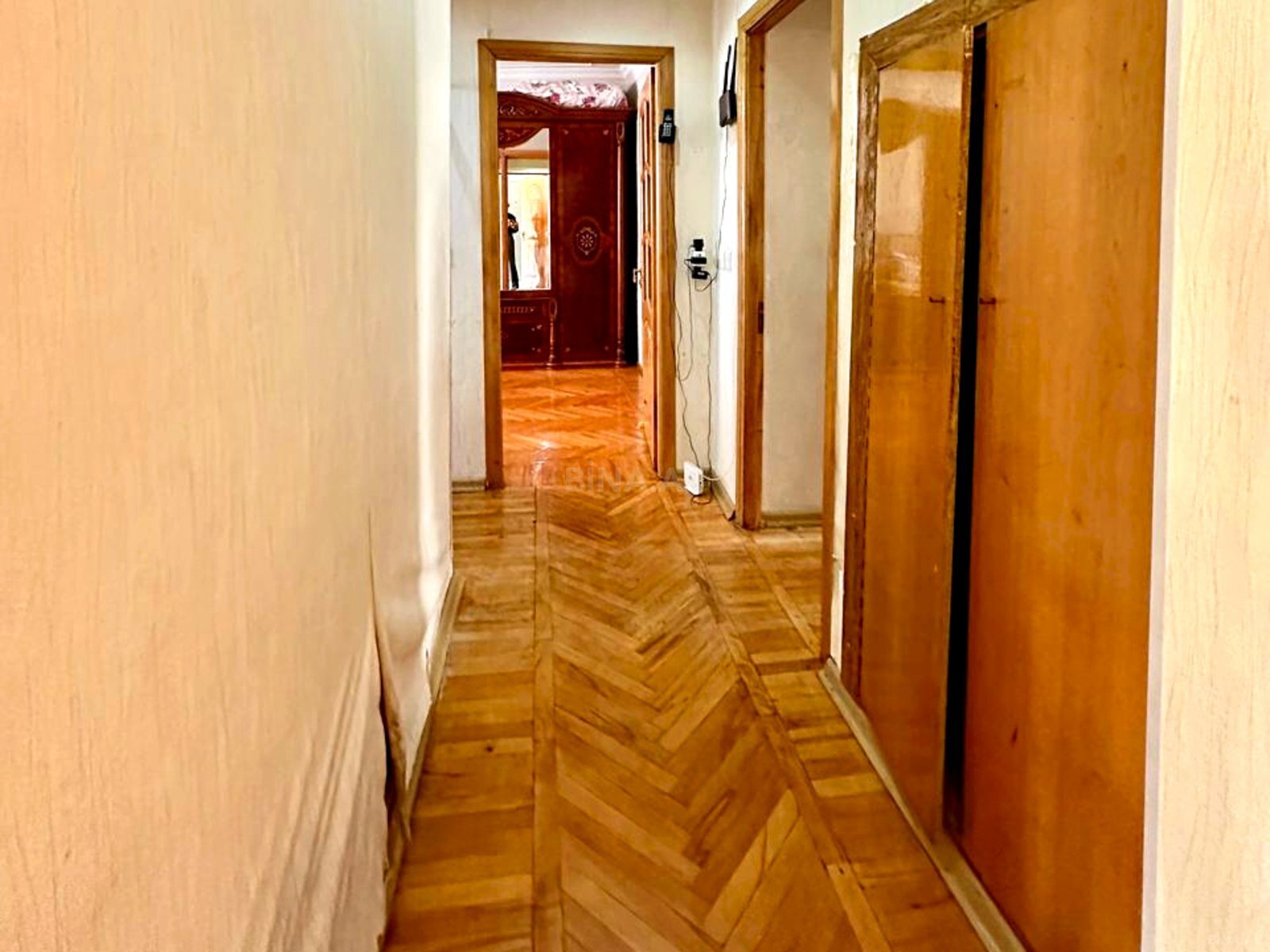 3 otaqlı Köhnə tikili, Qara Qarayev m., Bakı