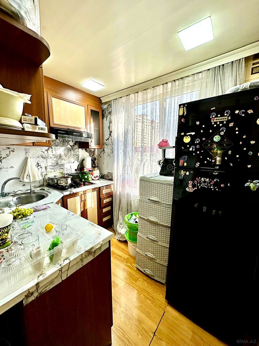 3 otaqlı Köhnə tikili, Qara Qarayev m., Bakı