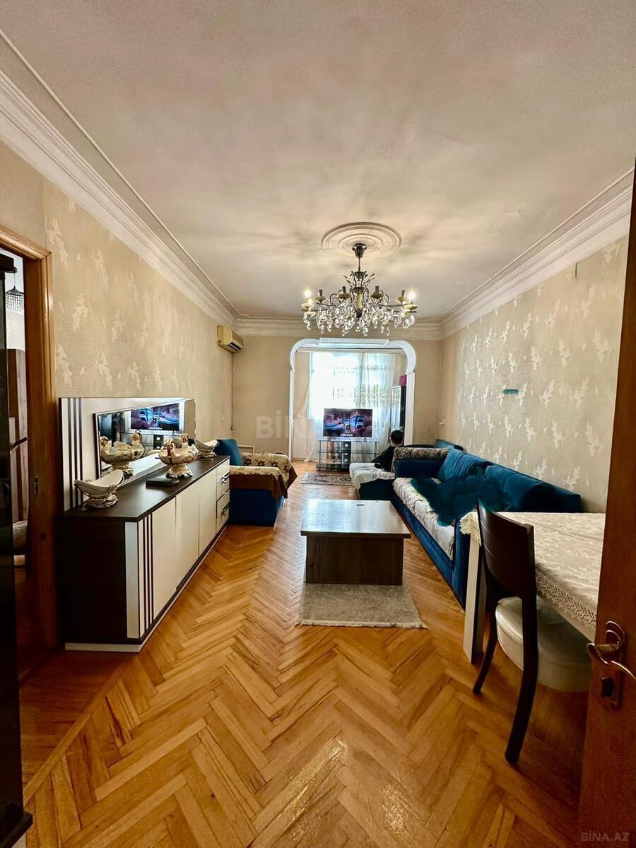 3 otaqlı Köhnə tikili, Qara Qarayev m., Bakı