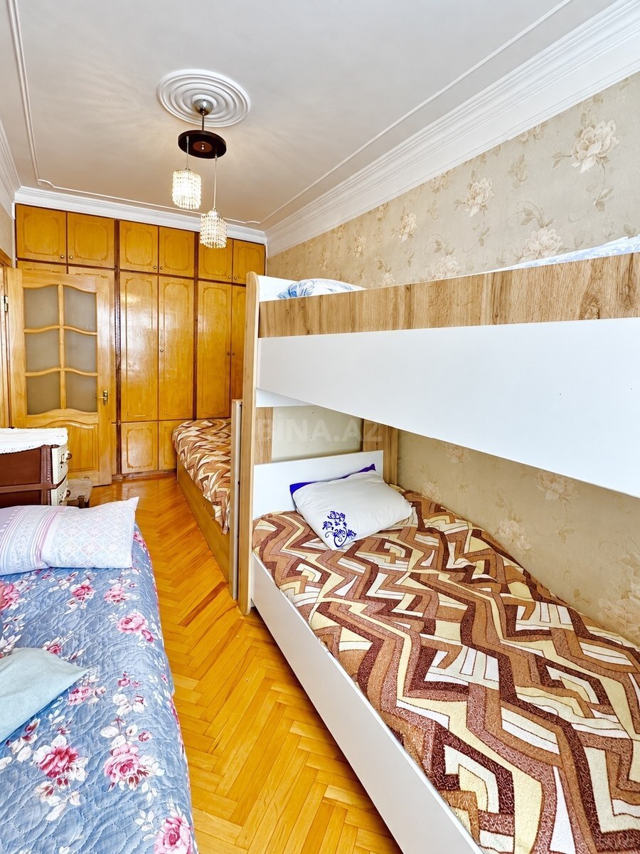 3 otaqlı Köhnə tikili, Qara Qarayev m., Bakı