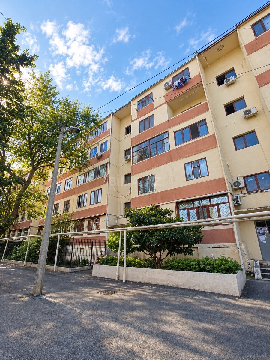 4 otaqlı Köhnə tikili, Memar Əcəmi m., Bakı