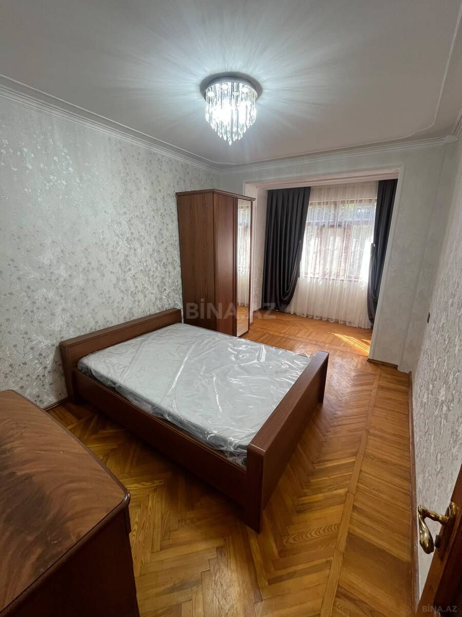 4 otaqlı Köhnə tikili, Memar Əcəmi m., Bakı