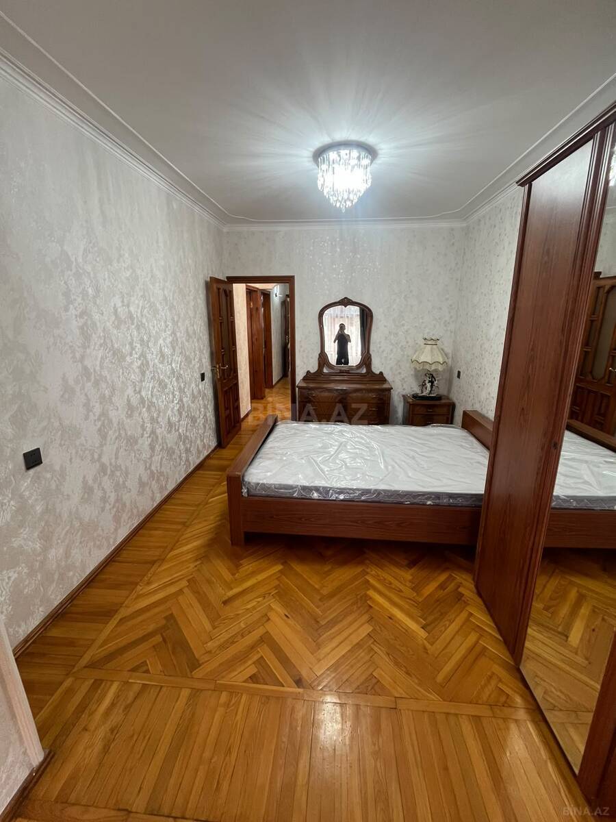 4 otaqlı Köhnə tikili, Memar Əcəmi m., Bakı