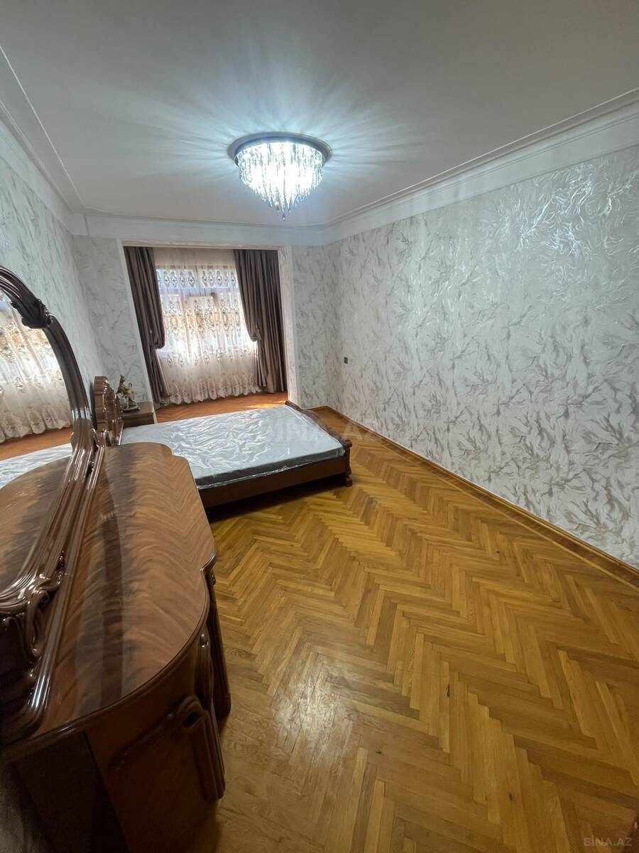 4 otaqlı Köhnə tikili, Memar Əcəmi m., Bakı
