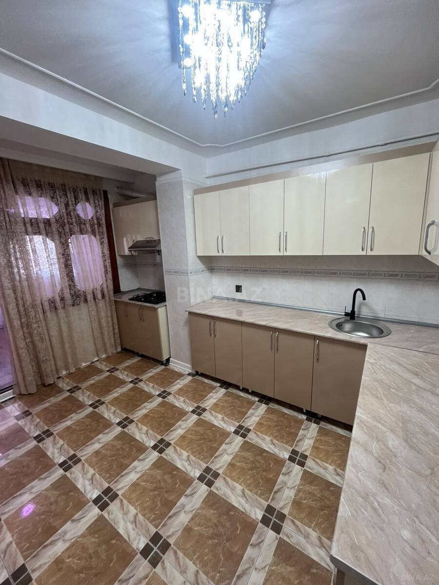 4 otaqlı Köhnə tikili, Memar Əcəmi m., Bakı