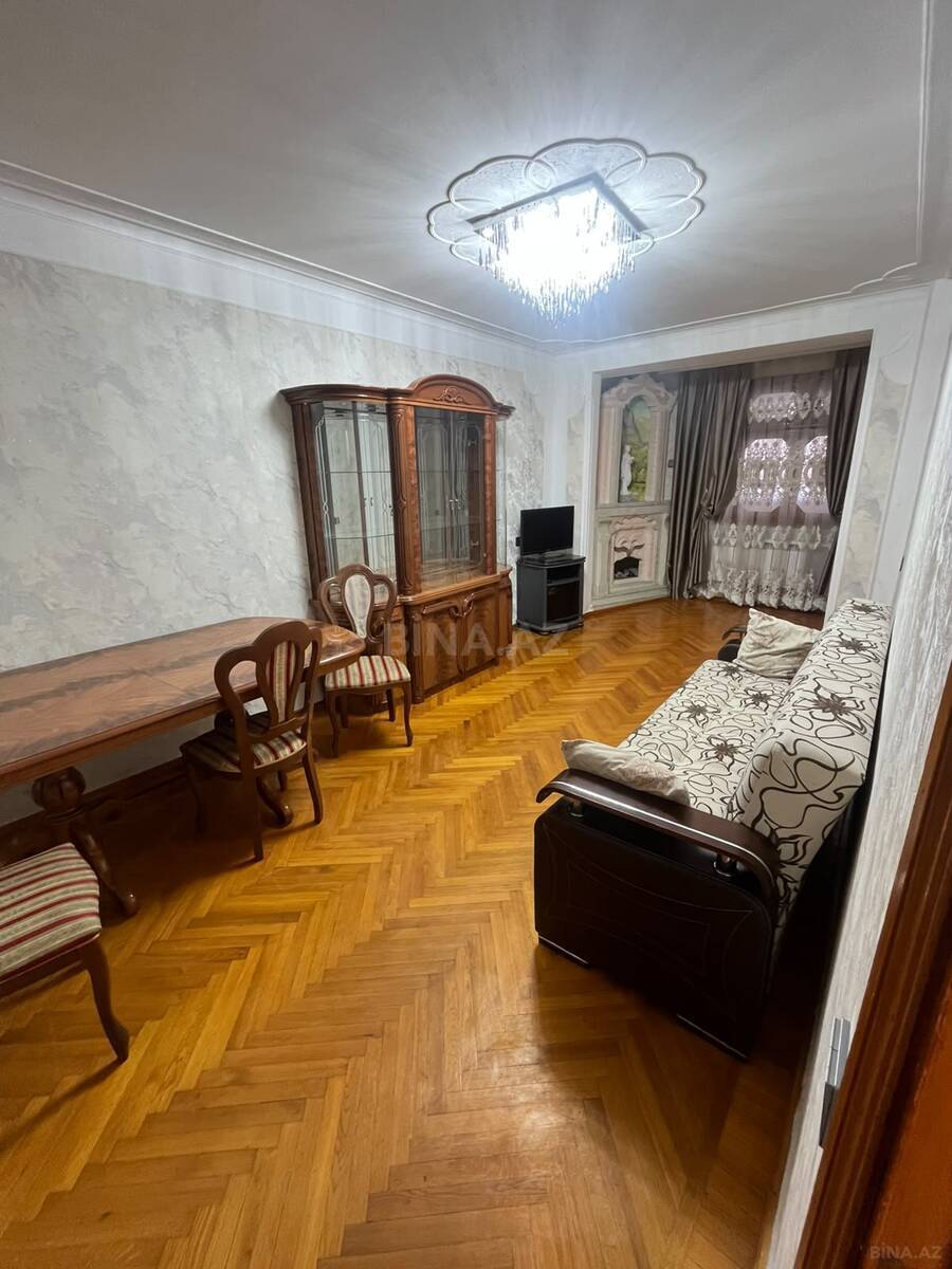4 otaqlı Köhnə tikili, Memar Əcəmi m., Bakı