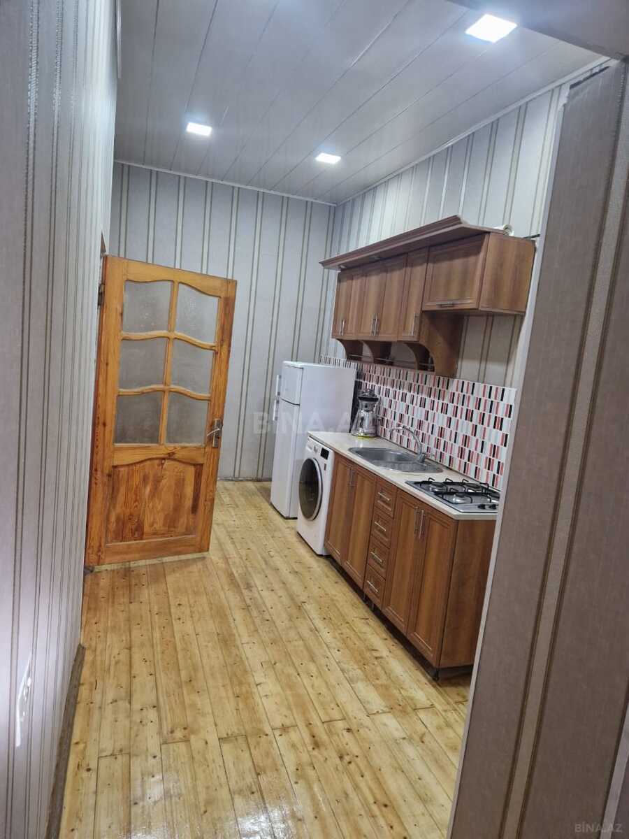 3 otaqlı Köhnə tikili, Bakıxanov q., Bakı