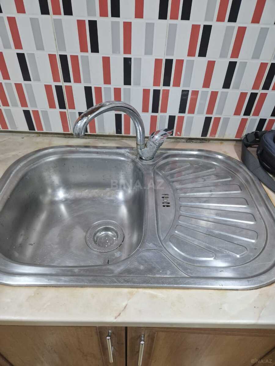 3 otaqlı Köhnə tikili, Bakıxanov q., Bakı