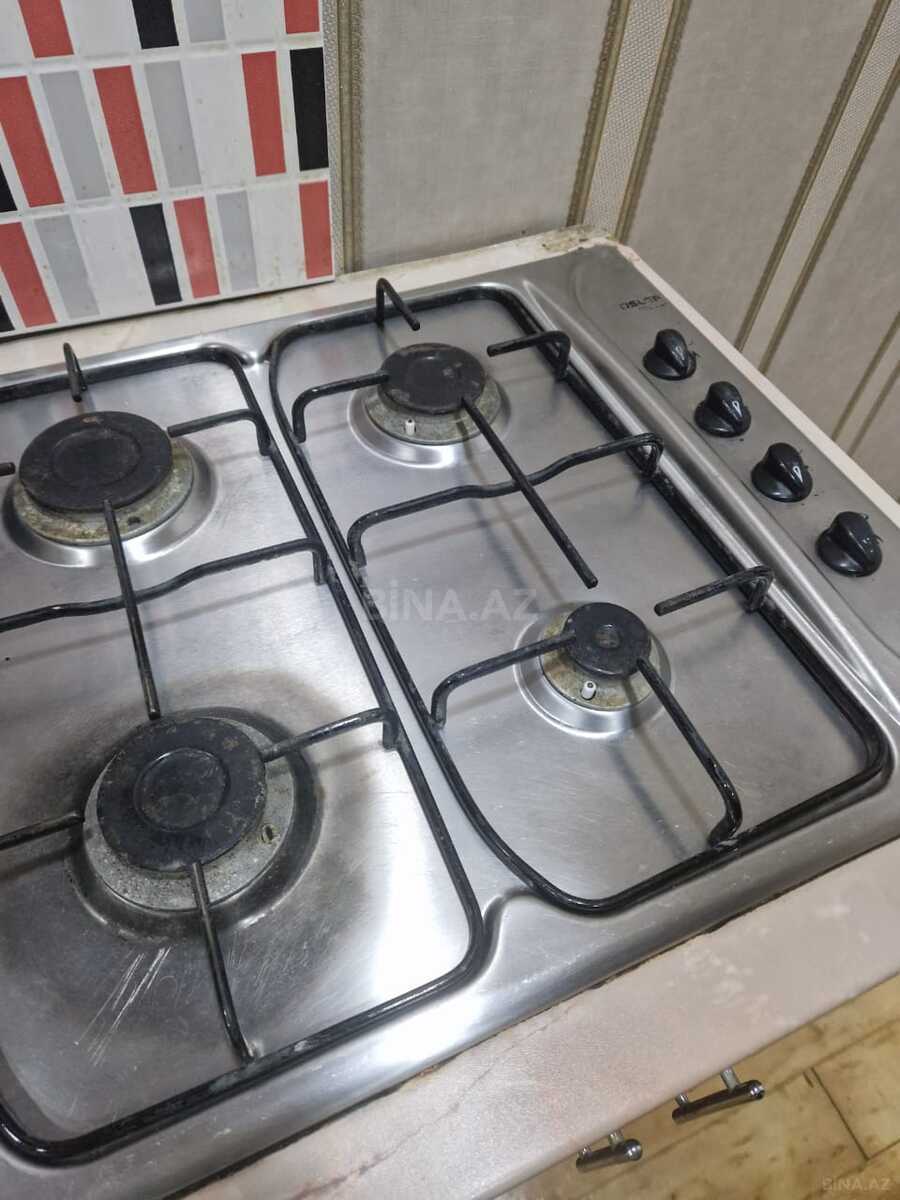 3 otaqlı Köhnə tikili, Bakıxanov q., Bakı