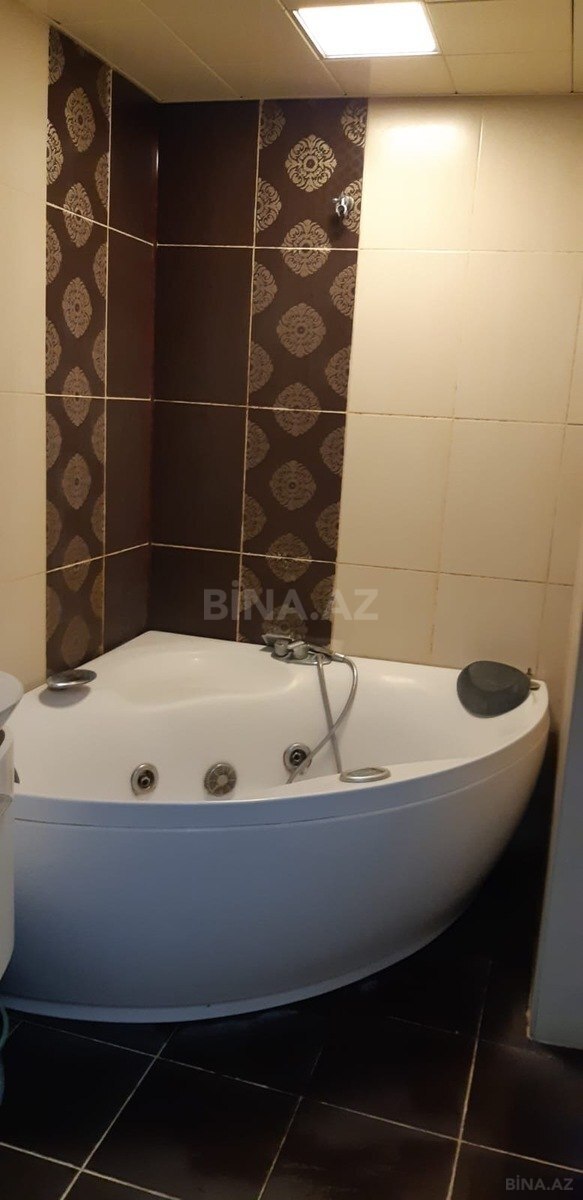 3 otaqlı Köhnə tikili, Memar Əcəmi m., Bakı