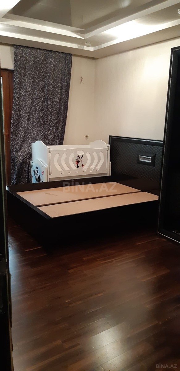3 otaqlı Köhnə tikili, Memar Əcəmi m., Bakı