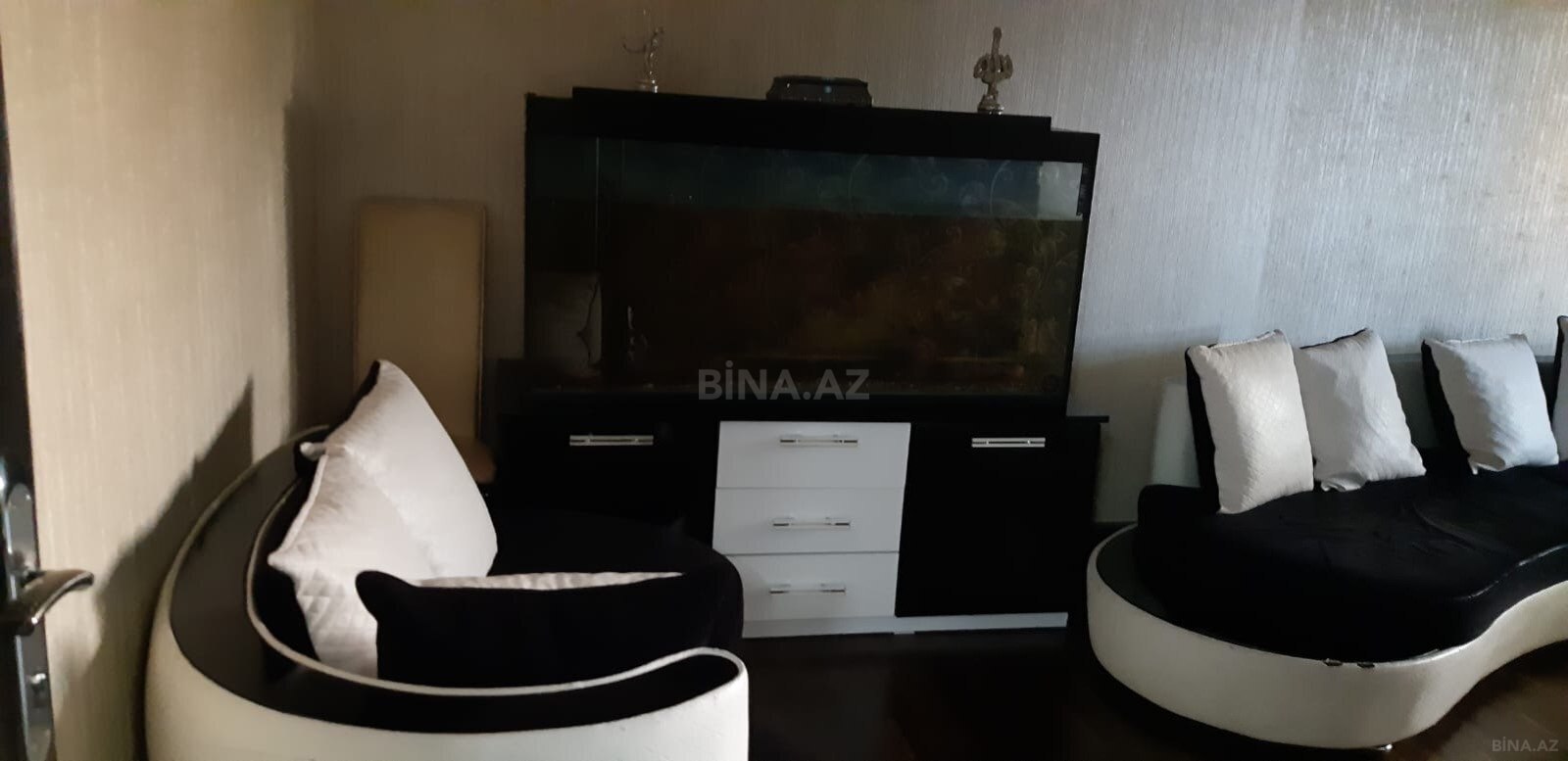 3 otaqlı Köhnə tikili, Memar Əcəmi m., Bakı