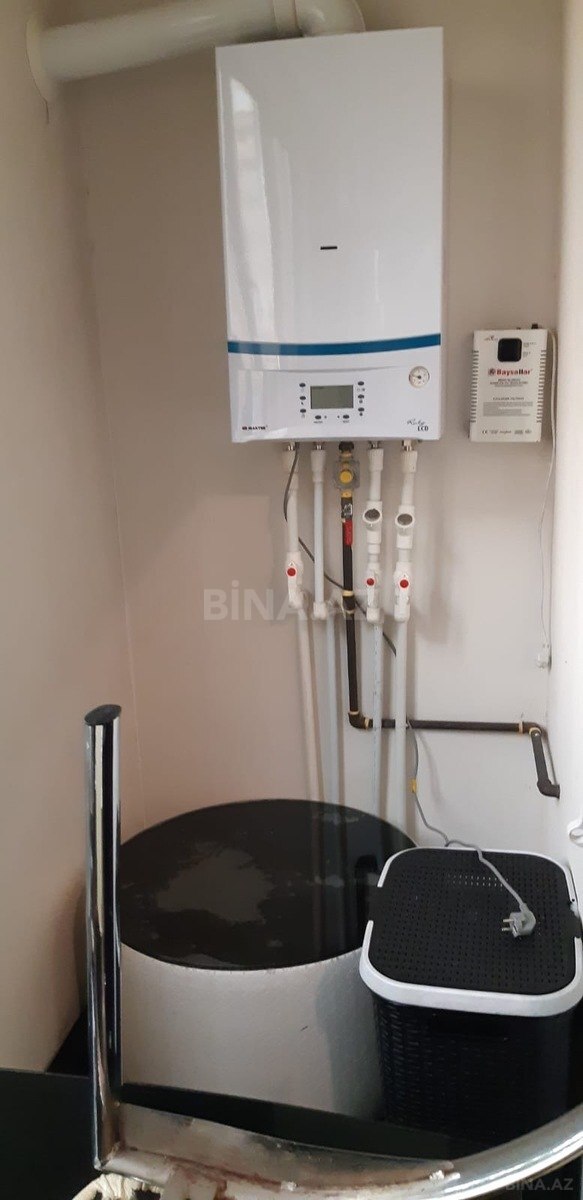 3 otaqlı Köhnə tikili, Memar Əcəmi m., Bakı