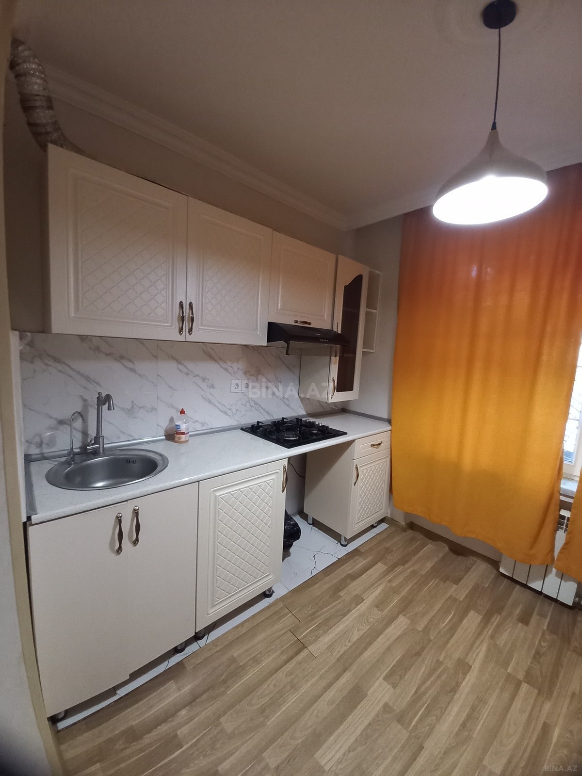2 otaqlı Köhnə tikili, Xalqlar Dostluğu m., Bakı