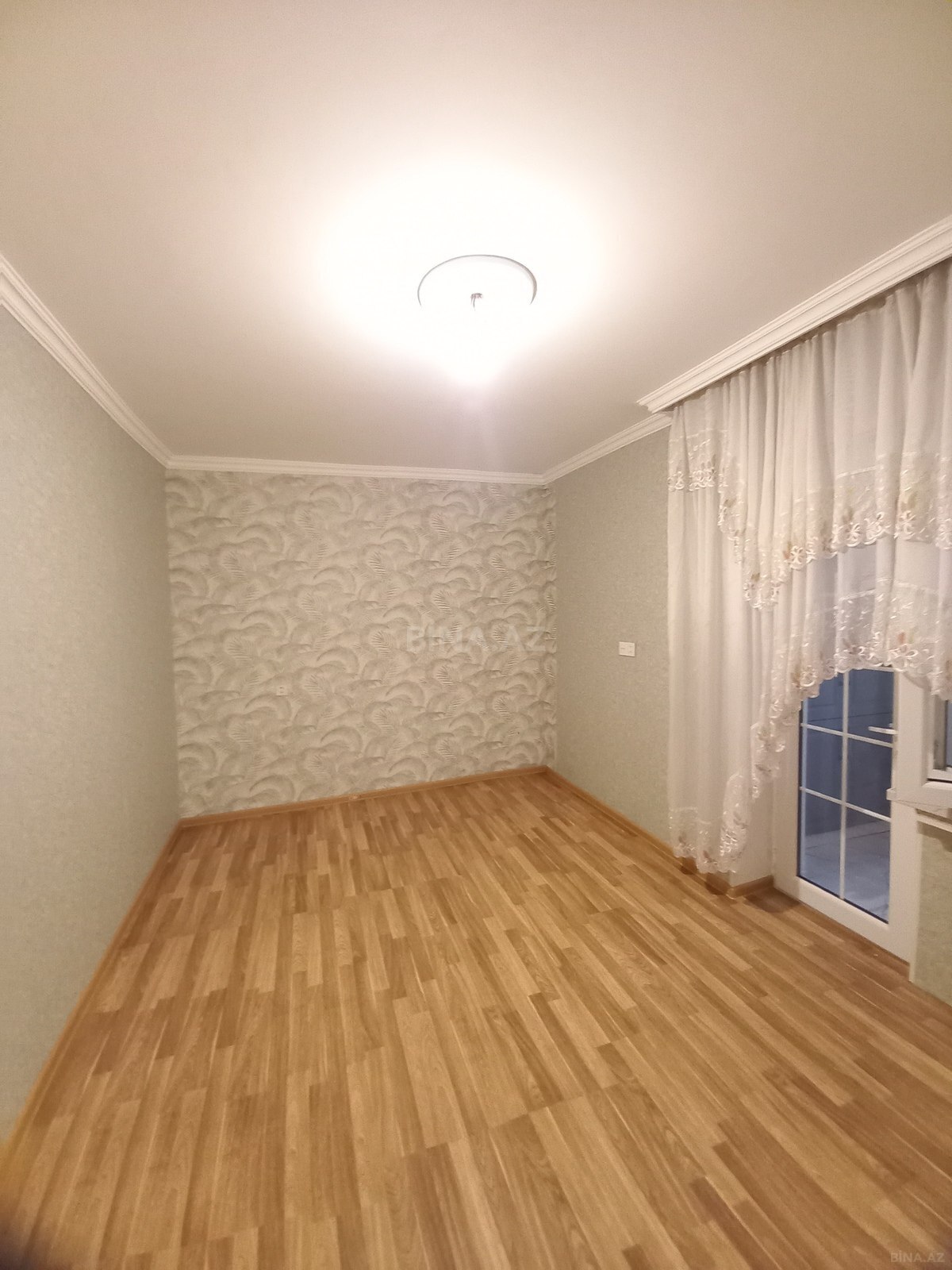 2 otaqlı Köhnə tikili, Xalqlar Dostluğu m., Bakı