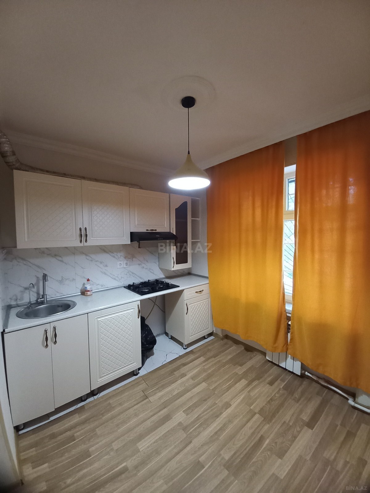 2 otaqlı Köhnə tikili, Xalqlar Dostluğu m., Bakı