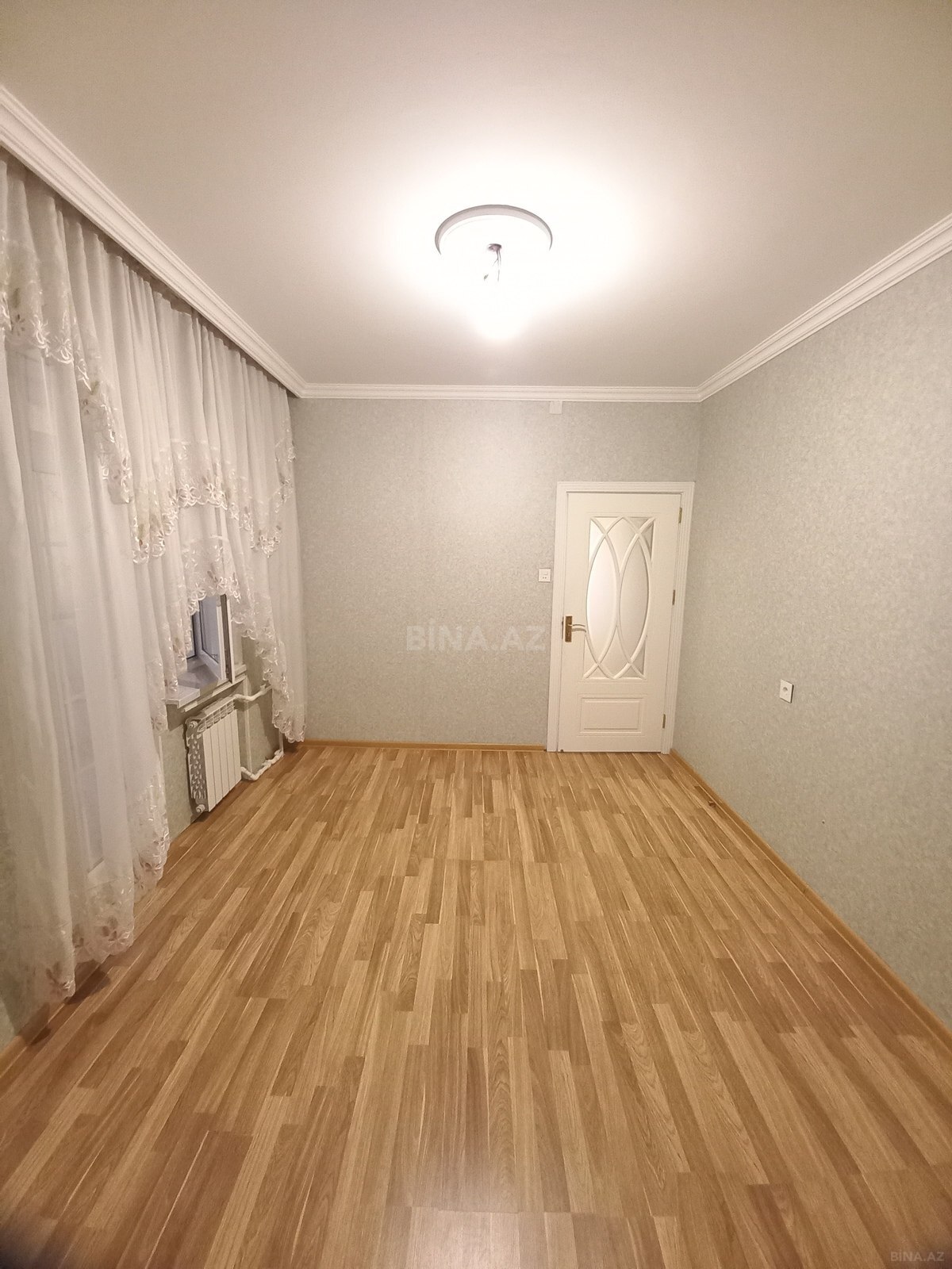 2 otaqlı Köhnə tikili, Xalqlar Dostluğu m., Bakı