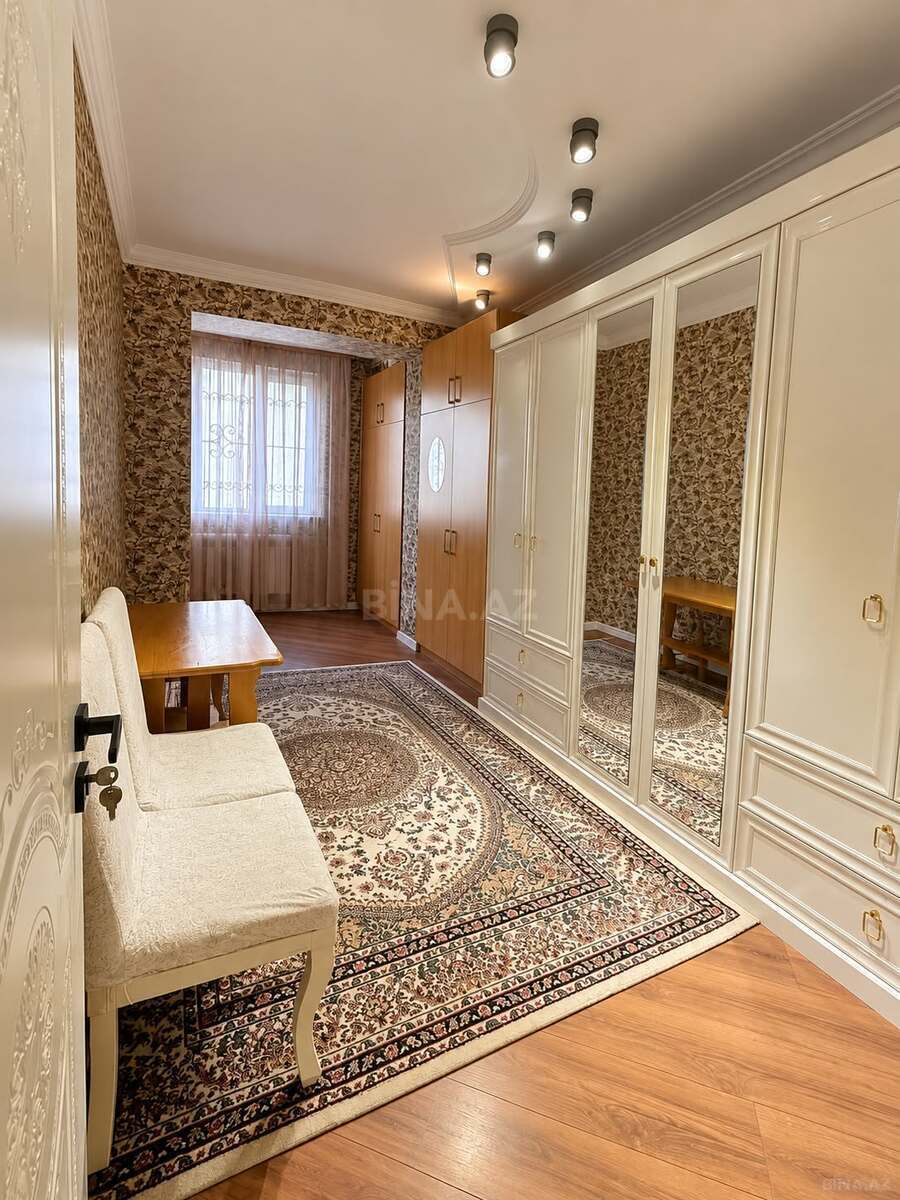 3 otaqlı Köhnə tikili, Qara Qarayev m., Bakı