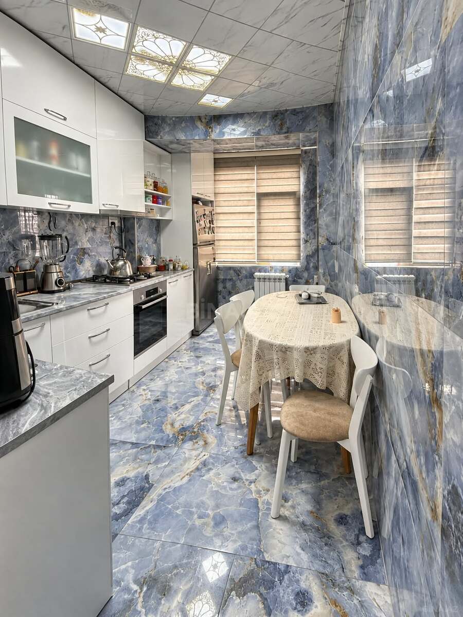 3 otaqlı Köhnə tikili, Qara Qarayev m., Bakı
