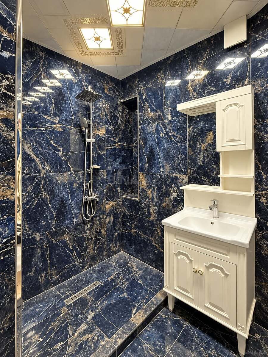 3 otaqlı Köhnə tikili, Qara Qarayev m., Bakı