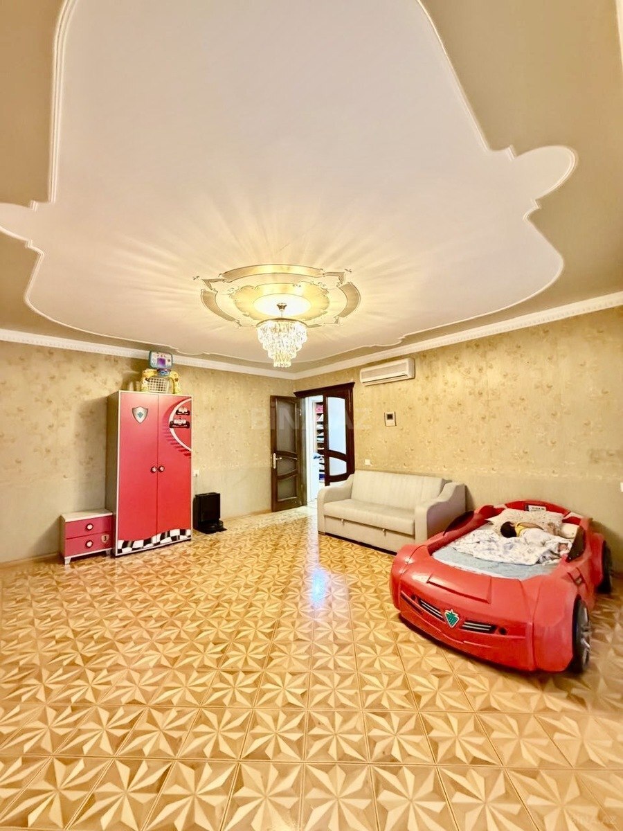 4 otaqlı Köhnə tikili, Elmlər Akademiyası m., Bakı