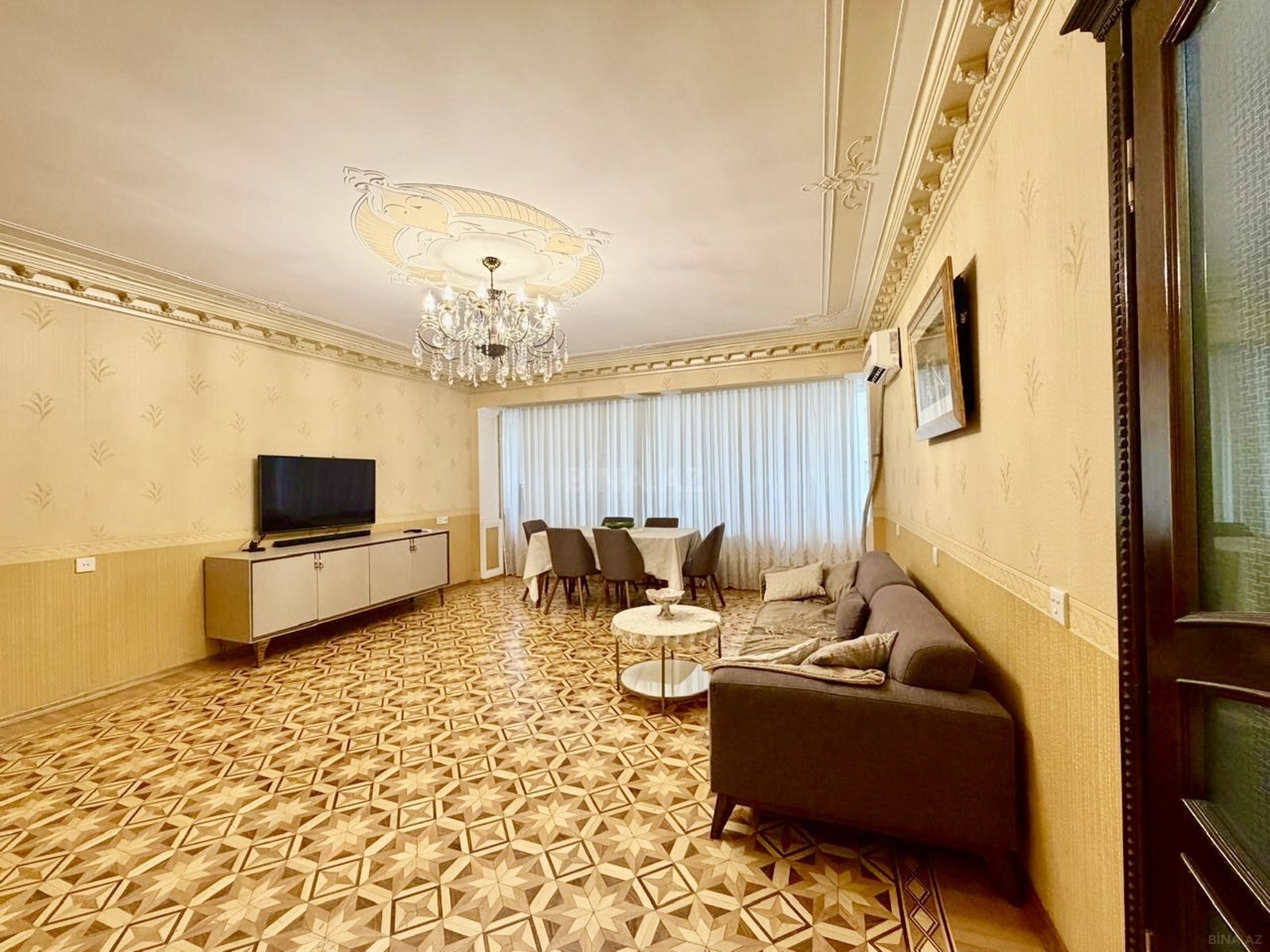 4 otaqlı Köhnə tikili, Elmlər Akademiyası m., Bakı