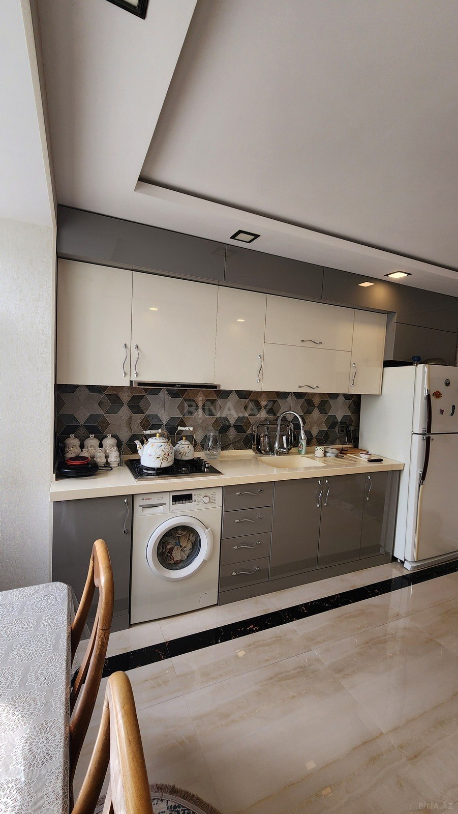 2 otaqlı Köhnə tikili, Xalqlar Dostluğu m., Bakı