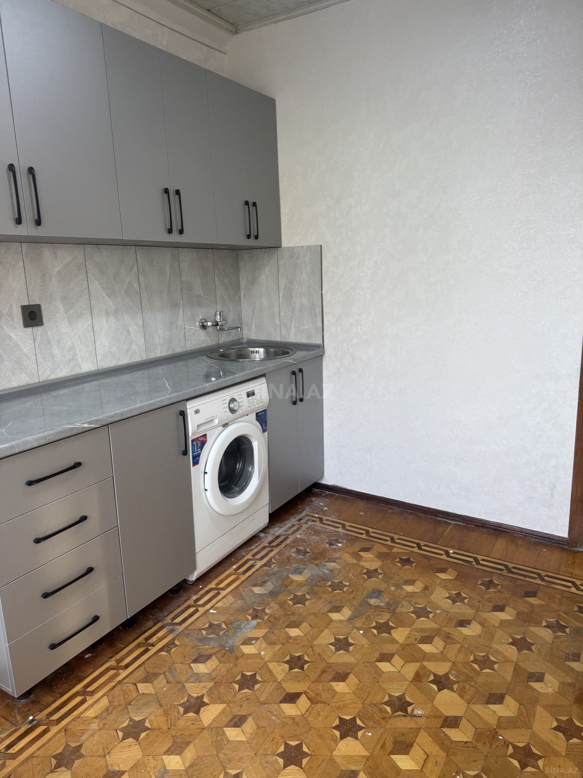 2 otaqlı Köhnə tikili, Azadlıq Prospekti m., Bakı