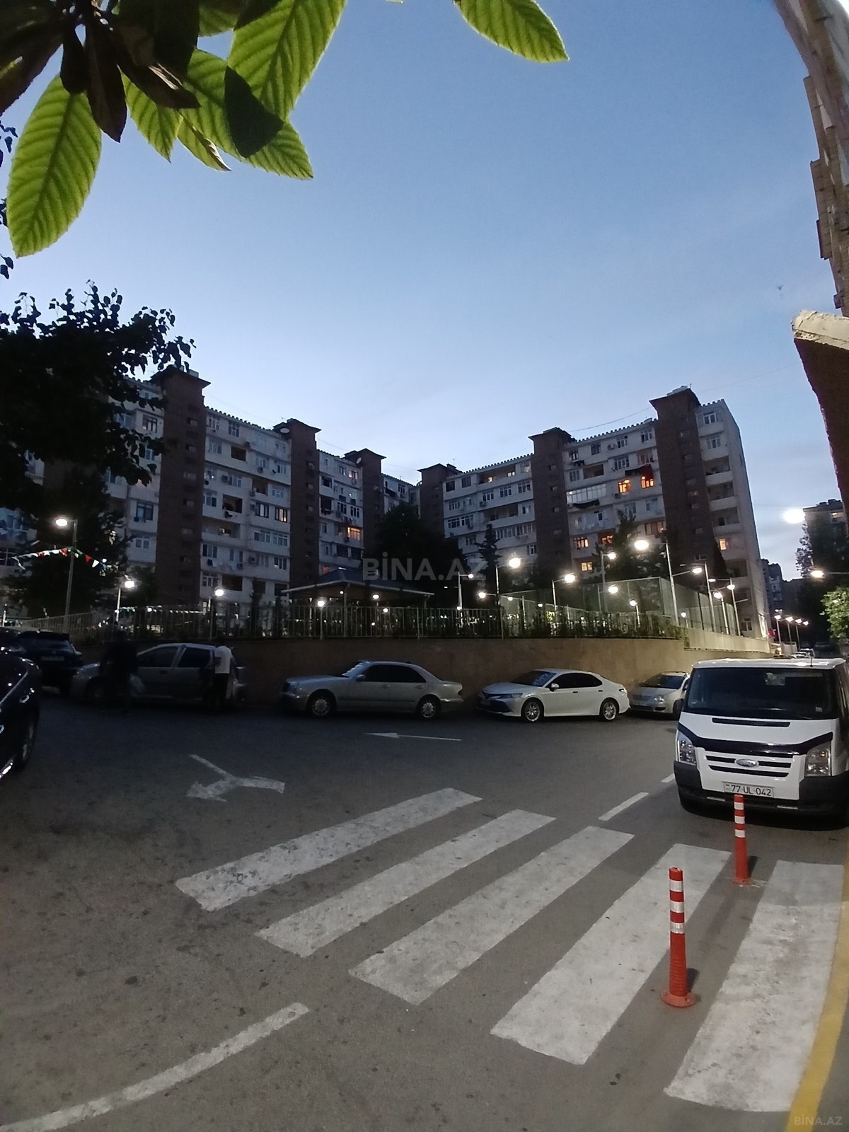 2 otaqlı Köhnə tikili, İnşaatçılar m., Bakı
