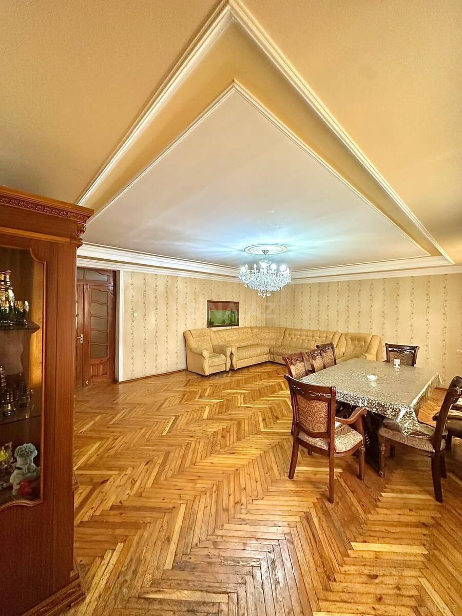 5 otaqlı Köhnə tikili, Gəncə