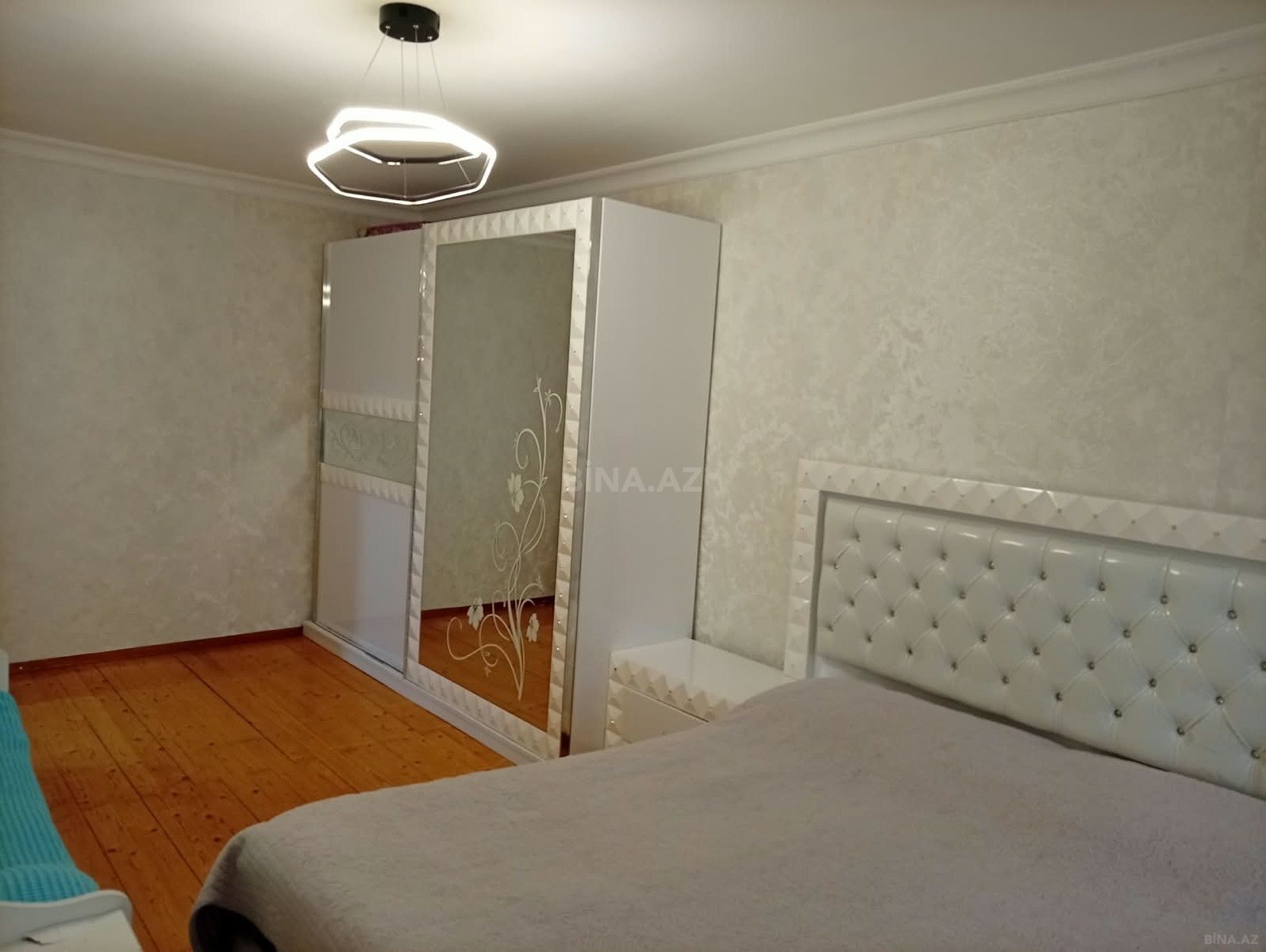 3 otaqlı Köhnə tikili, Xalqlar Dostluğu m., Bakı