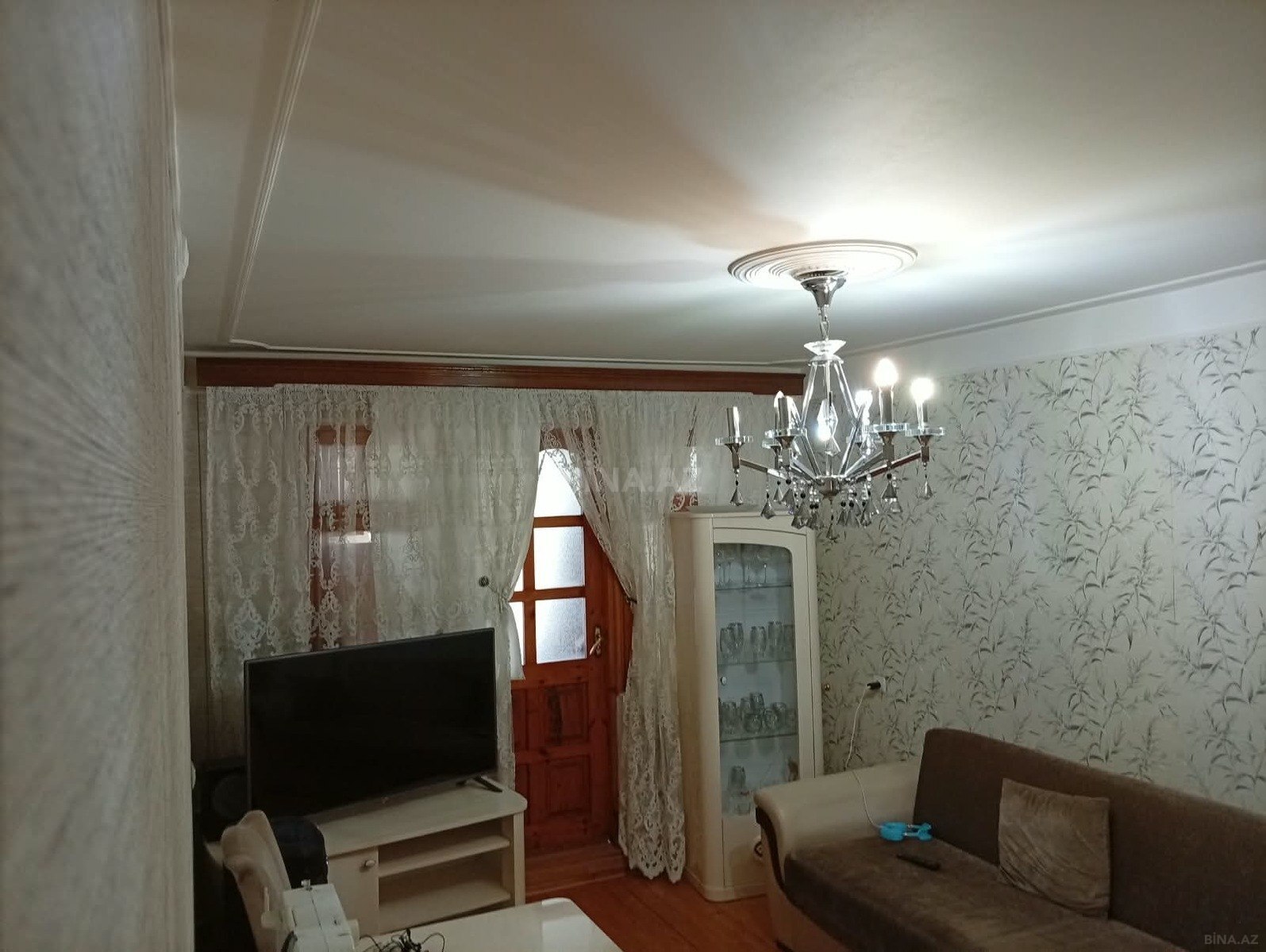 3 otaqlı Köhnə tikili, Xalqlar Dostluğu m., Bakı