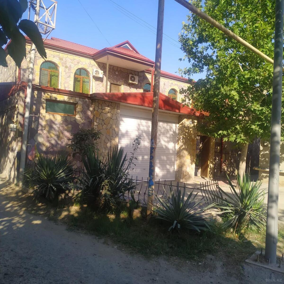 8 otaqlı Həyət evi/Bağ evi, Qaraçuxur q., Bakı