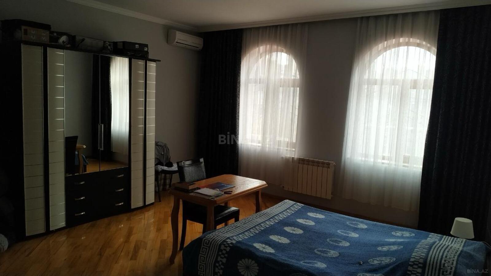 8 otaqlı Həyət evi/Bağ evi, Qaraçuxur q., Bakı