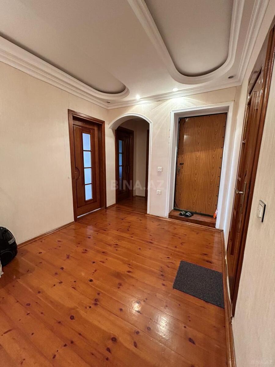 3 otaqlı Köhnə tikili, Həzi Aslanov m., Bakı