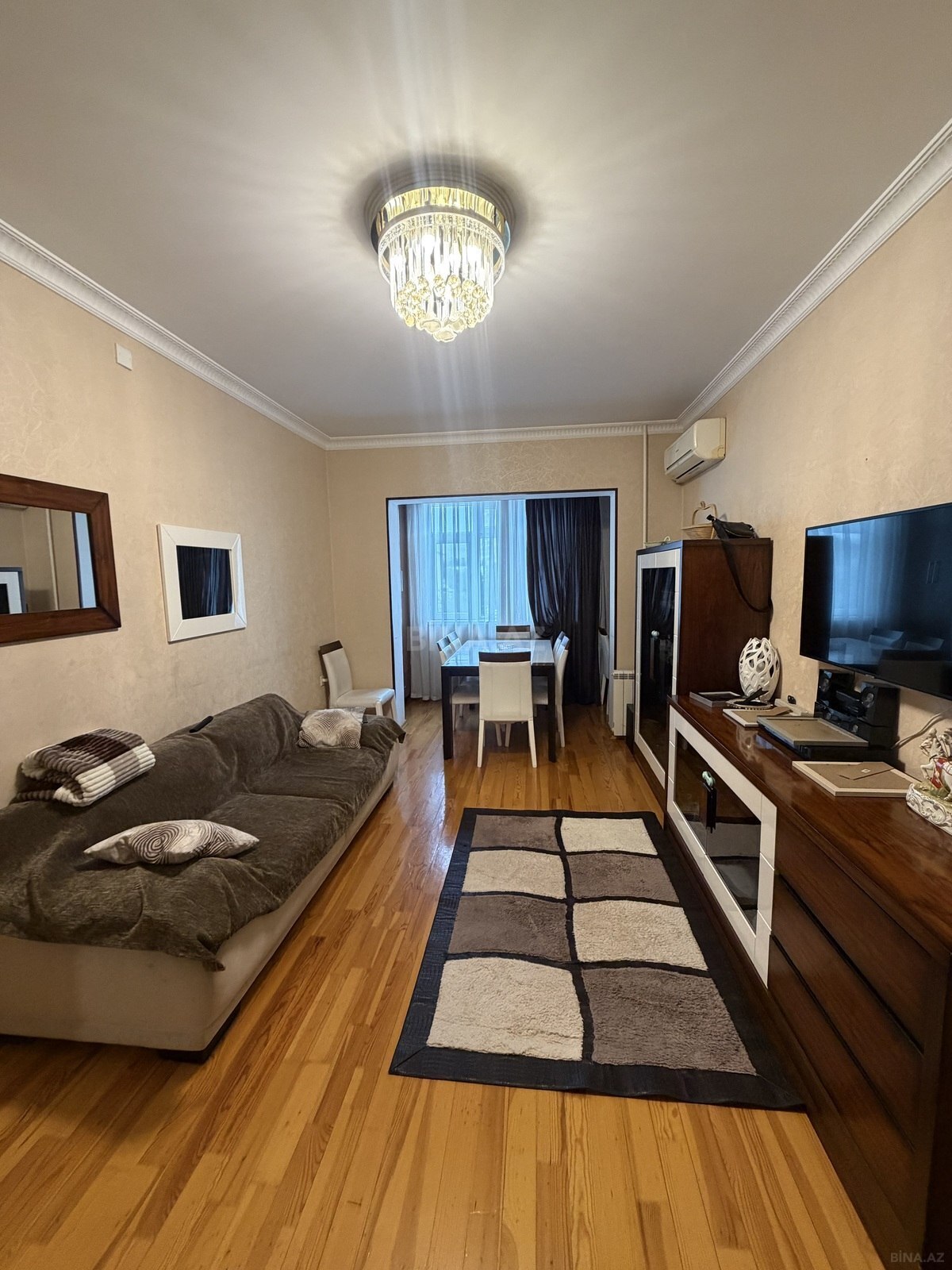 3 otaqlı Köhnə tikili, Memar Əcəmi m., Bakı