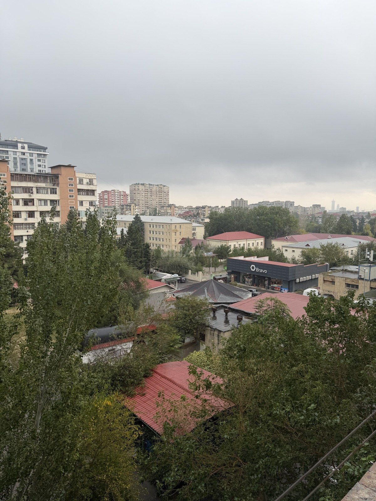 3 otaqlı Köhnə tikili, Memar Əcəmi m., Bakı