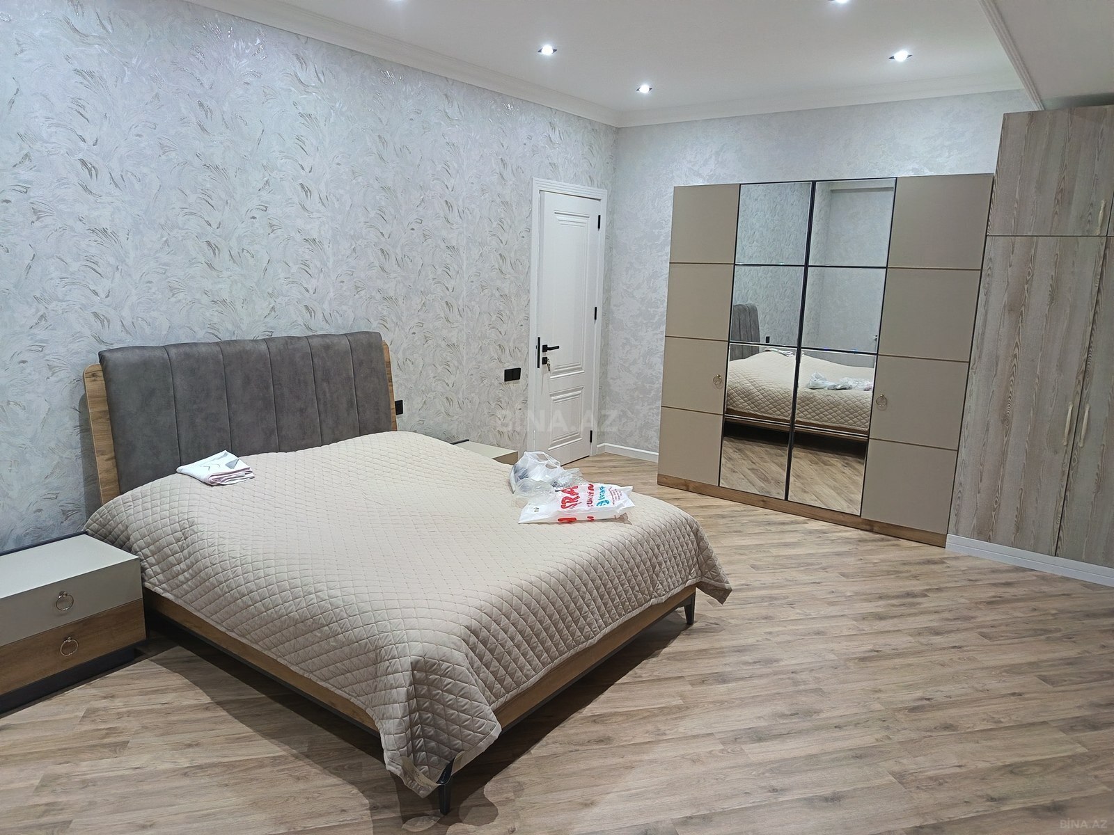 4 otaqlı Yeni tikili, Elmlər Akademiyası m., Bakı