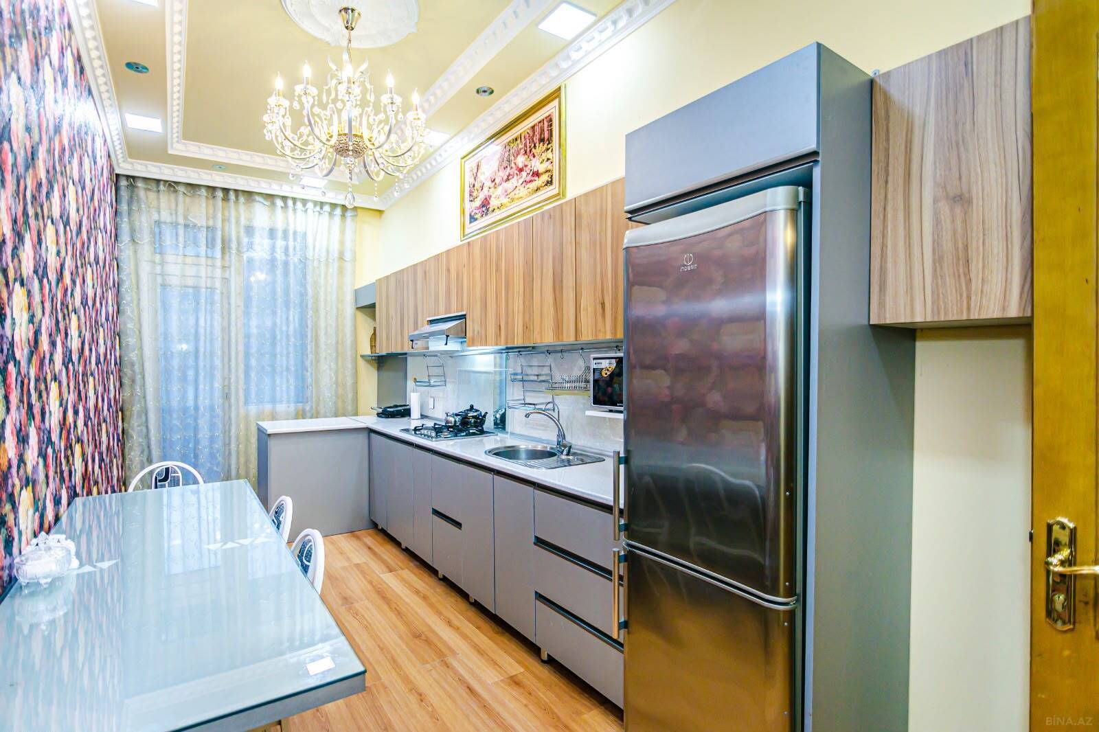 4 otaqlı Köhnə tikili, 28 May m., Bakı