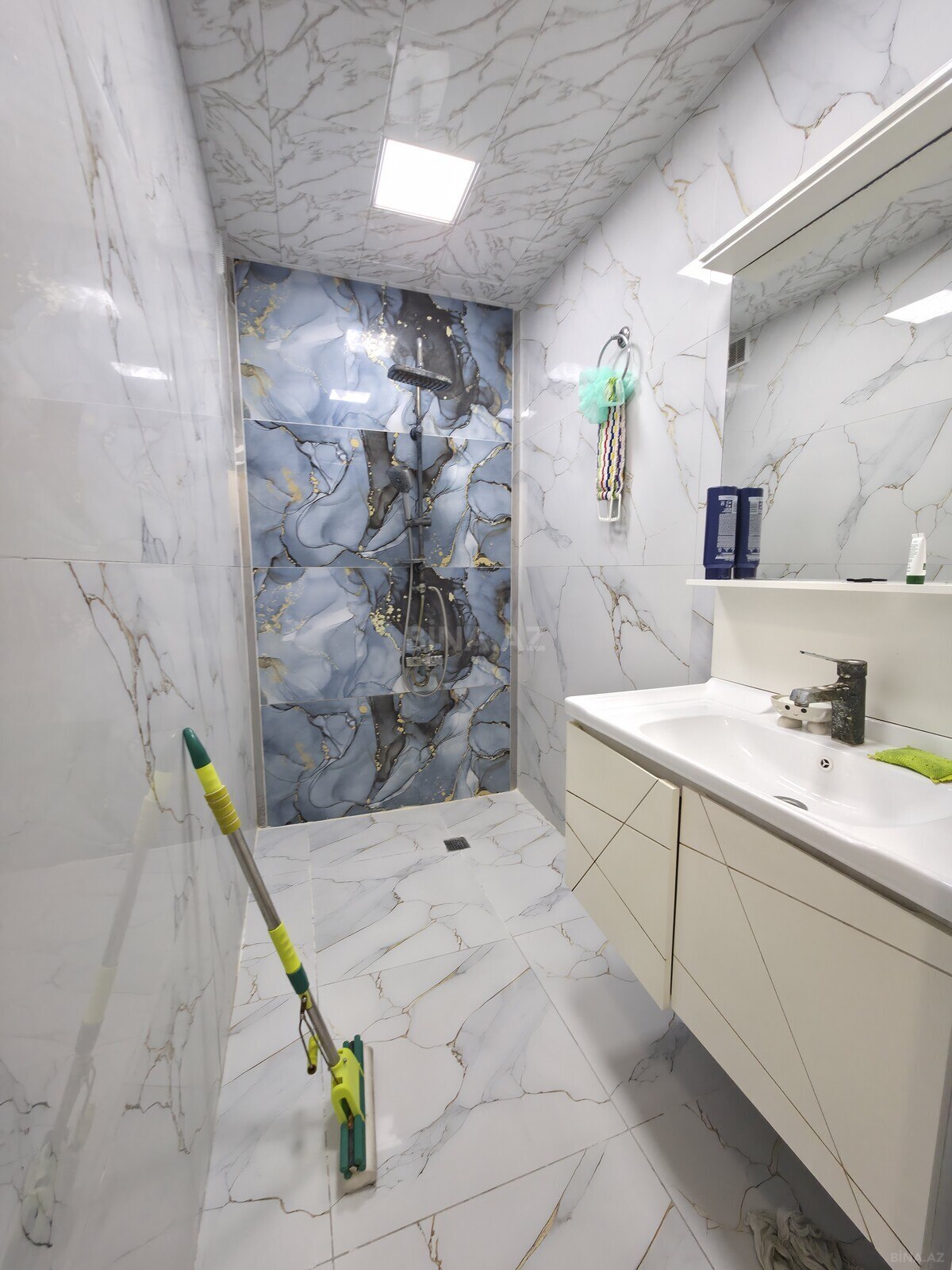 4 otaqlı Köhnə tikili, Bakıxanov q., Bakı