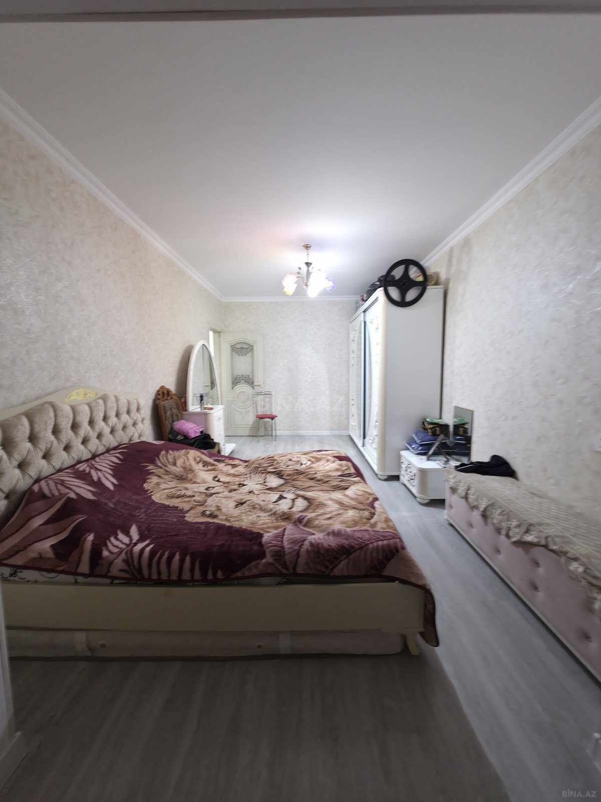 4 otaqlı Köhnə tikili, Bakıxanov q., Bakı