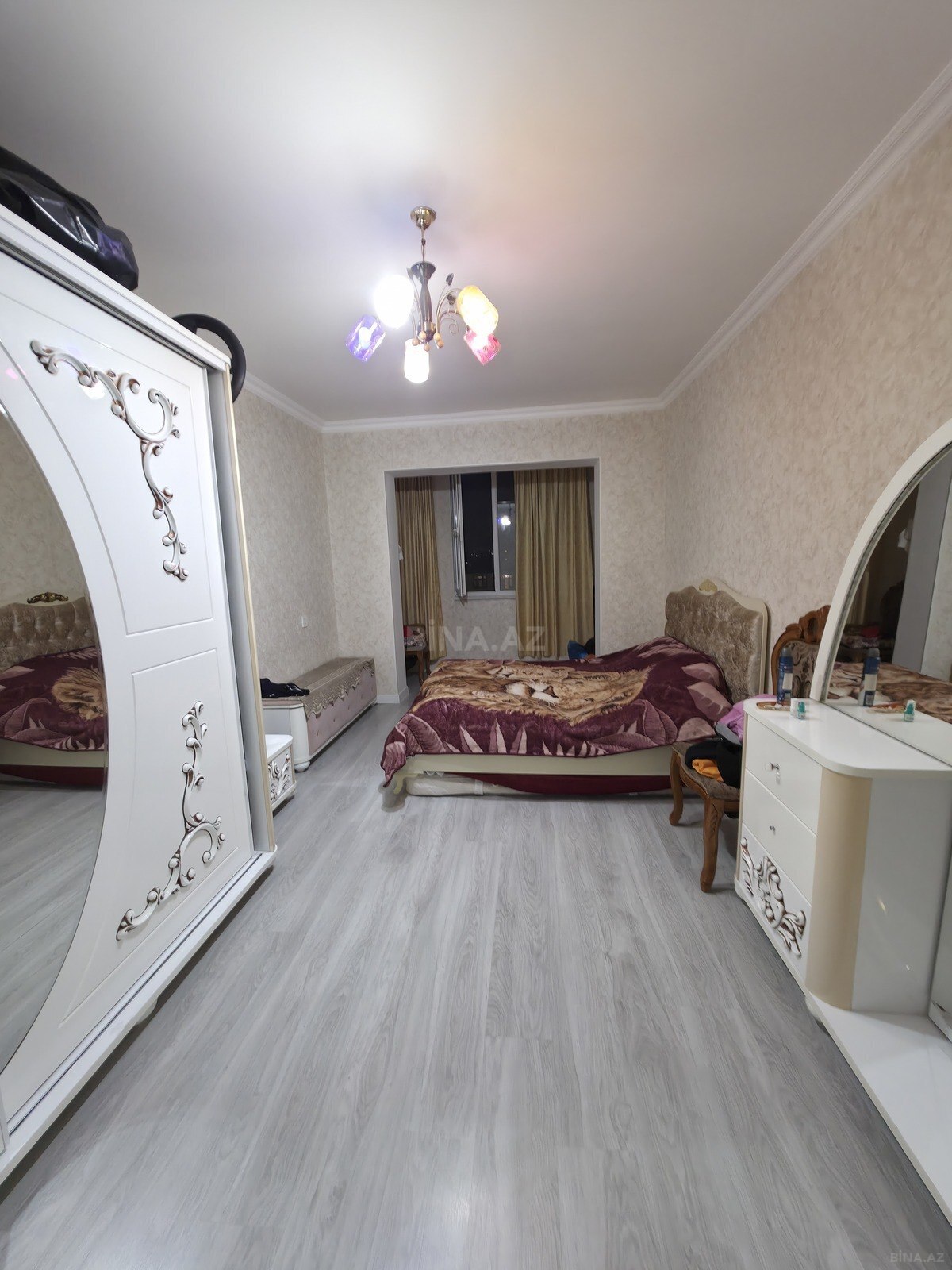 4 otaqlı Köhnə tikili, Bakıxanov q., Bakı