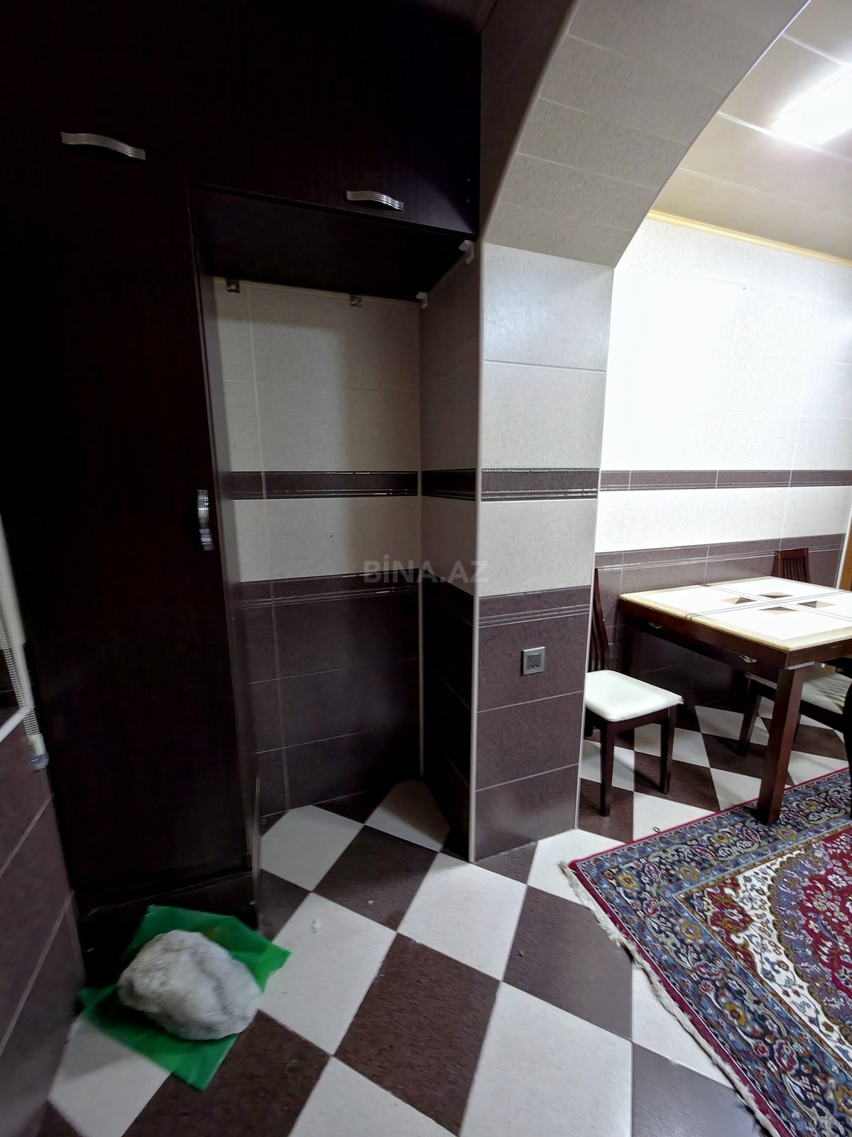 4 otaqlı Köhnə tikili, Bakıxanov q., Bakı