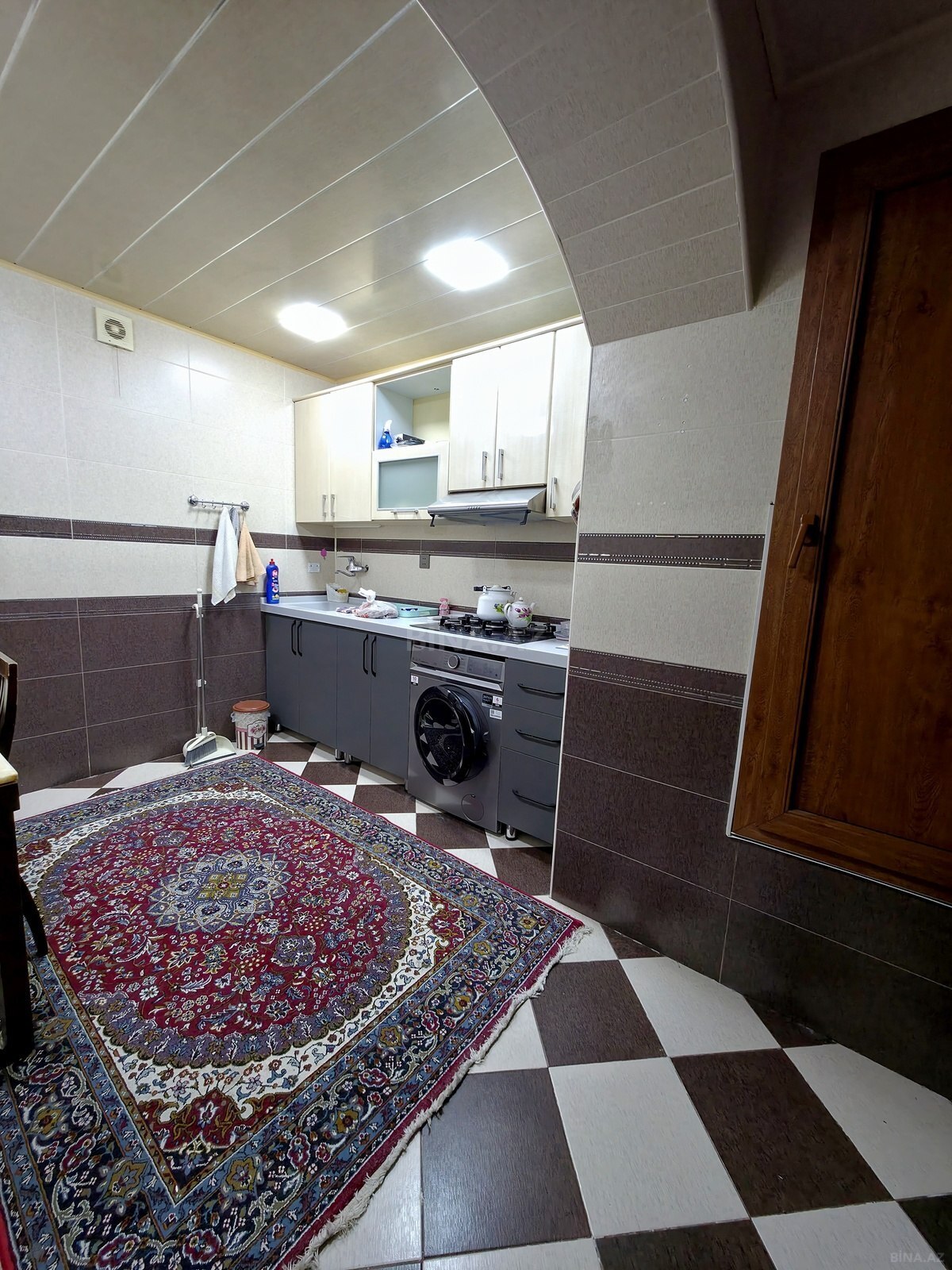 4 otaqlı Köhnə tikili, Bakıxanov q., Bakı