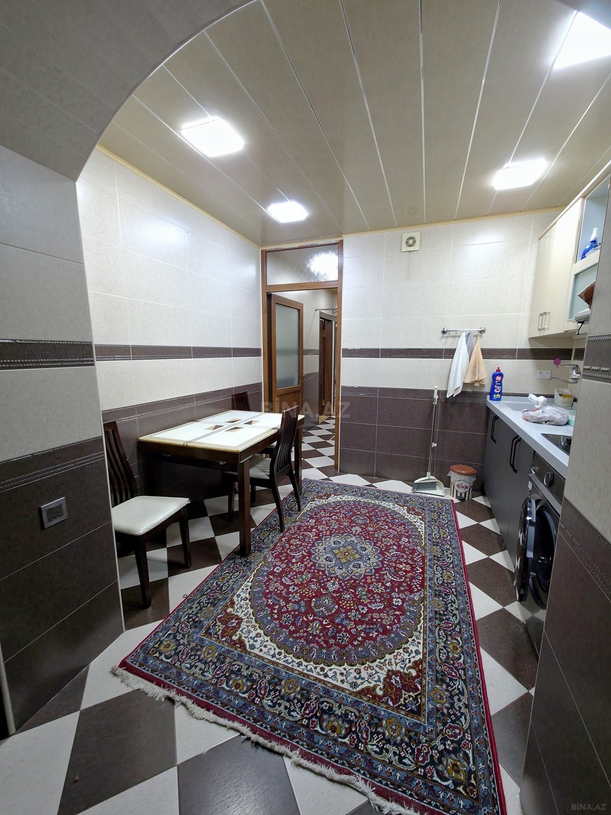 4 otaqlı Köhnə tikili, Bakıxanov q., Bakı