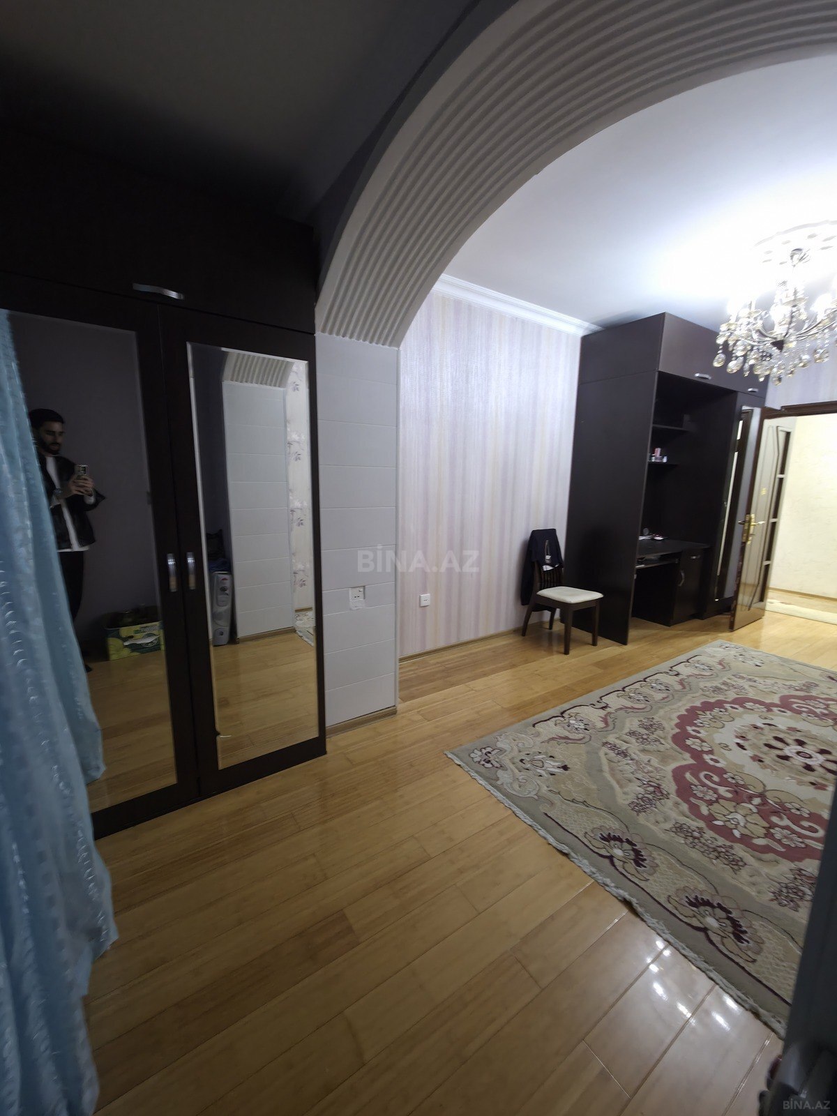 4 otaqlı Köhnə tikili, Bakıxanov q., Bakı